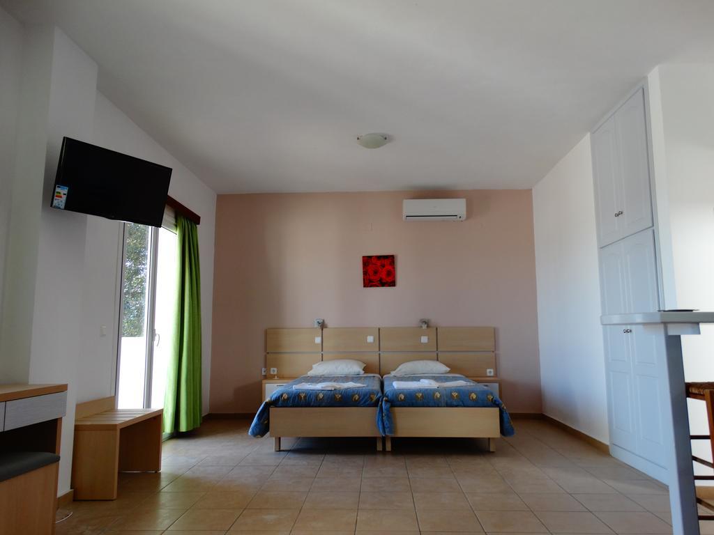 Paradiso Hotel Sea View And Pool Suites Ipsos Corfu Room photo